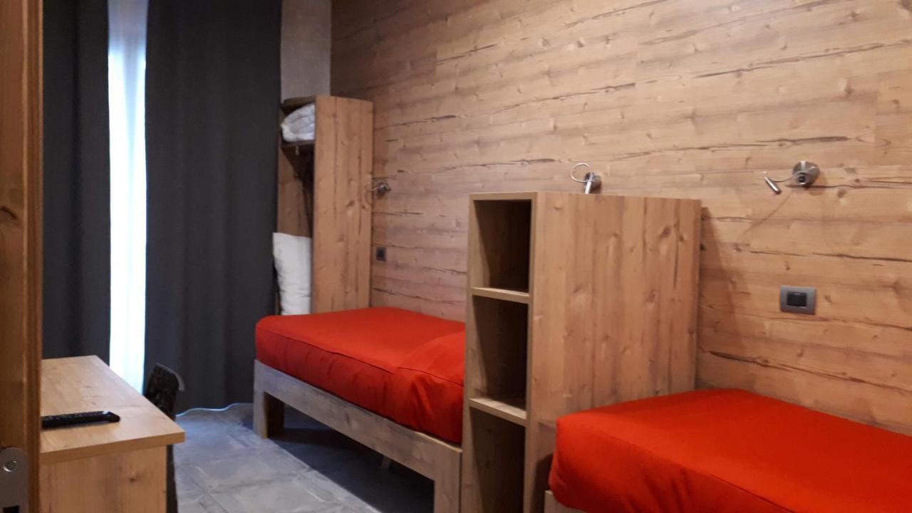 Hotel Bed & Rooms , Corte Rossa -1 Min Walk To Bernina Express Tirano Exterior foto