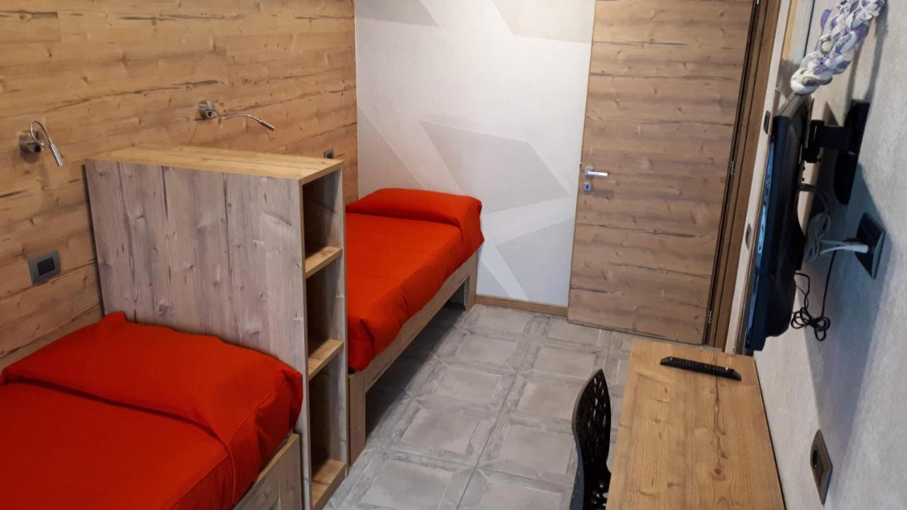 Hotel Bed & Rooms , Corte Rossa -1 Min Walk To Bernina Express Tirano Exterior foto