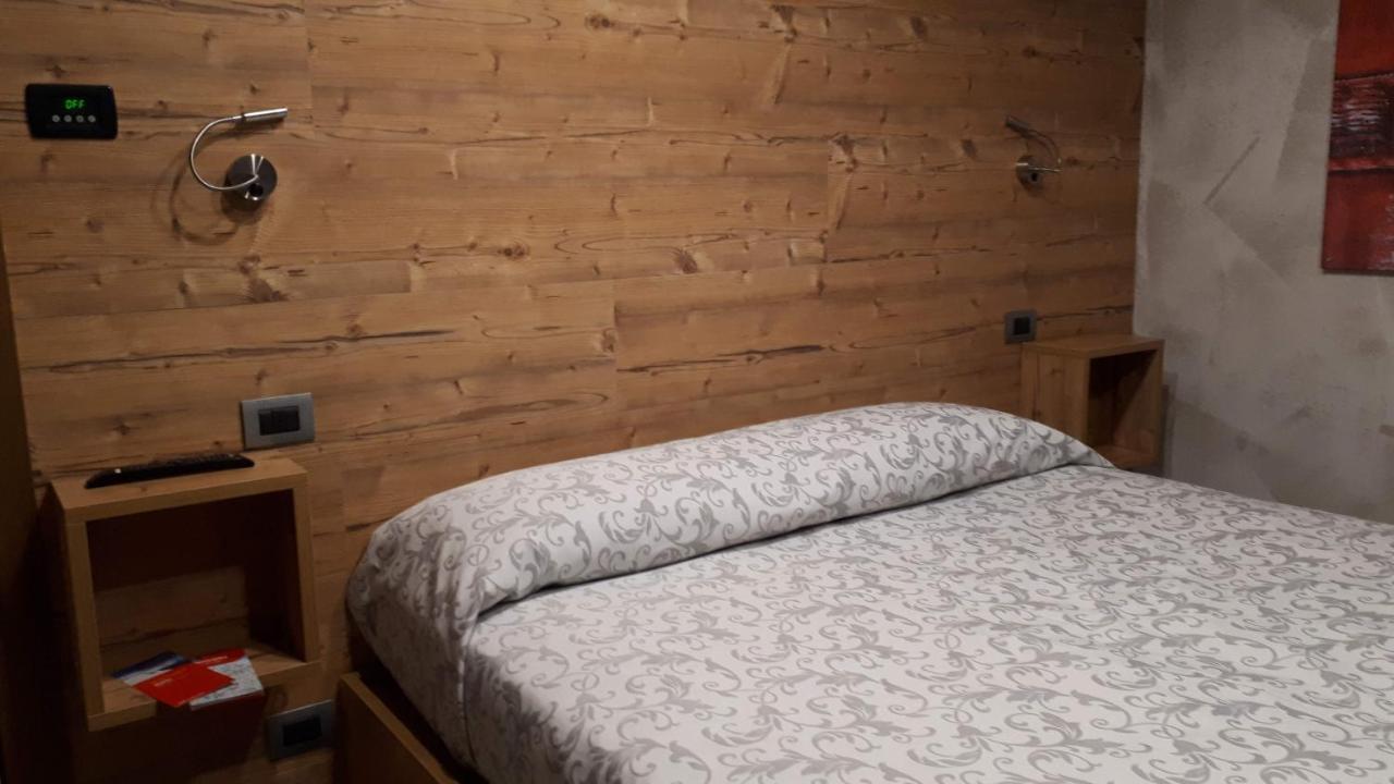 Hotel Bed & Rooms , Corte Rossa -1 Min Walk To Bernina Express Tirano Exterior foto