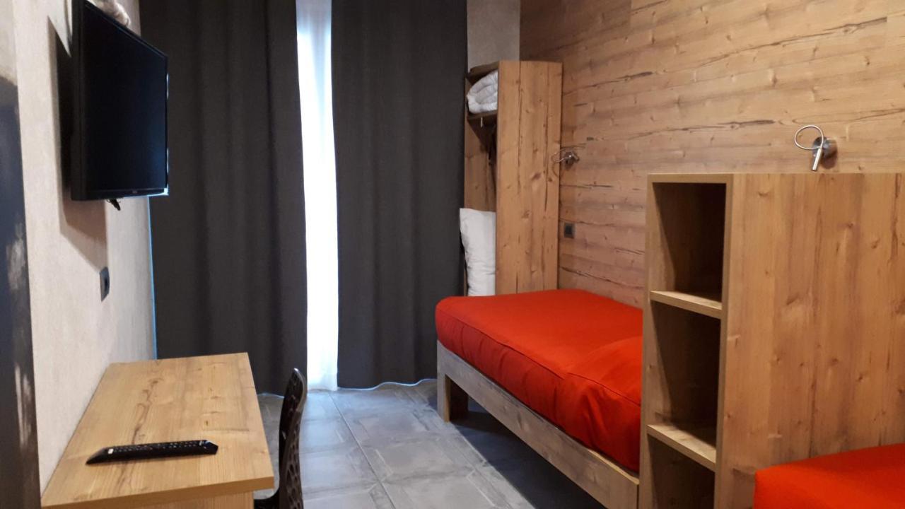 Hotel Bed & Rooms , Corte Rossa -1 Min Walk To Bernina Express Tirano Exterior foto