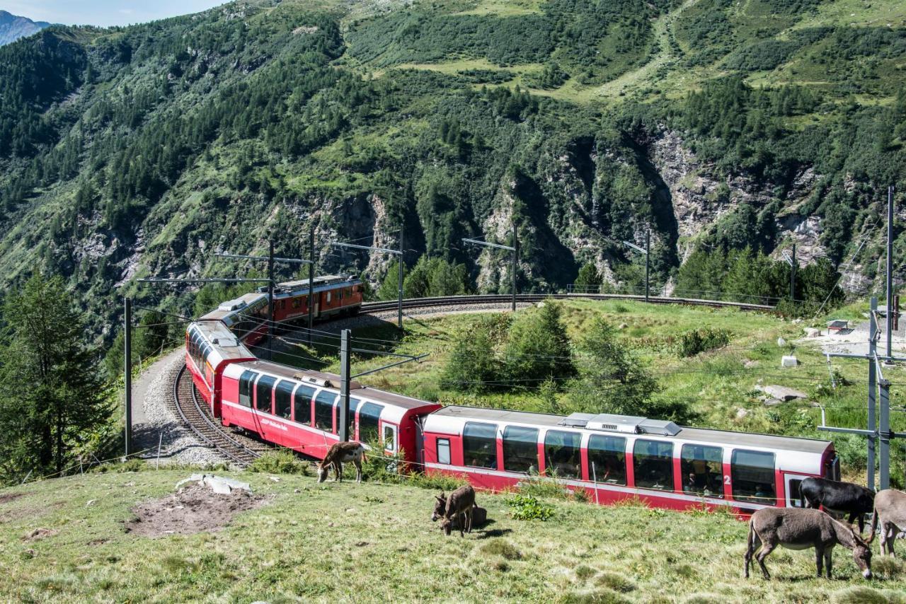 Hotel Bed & Rooms , Corte Rossa -1 Min Walk To Bernina Express Tirano Exterior foto