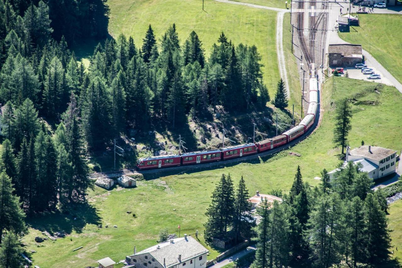 Hotel Bed & Rooms , Corte Rossa -1 Min Walk To Bernina Express Tirano Exterior foto