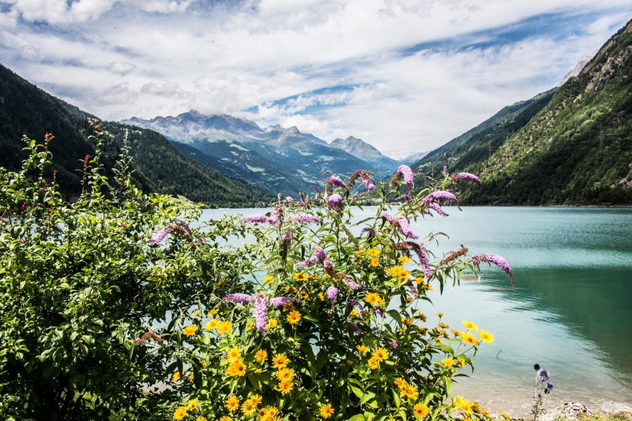 Hotel Bed & Rooms , Corte Rossa -1 Min Walk To Bernina Express Tirano Exterior foto
