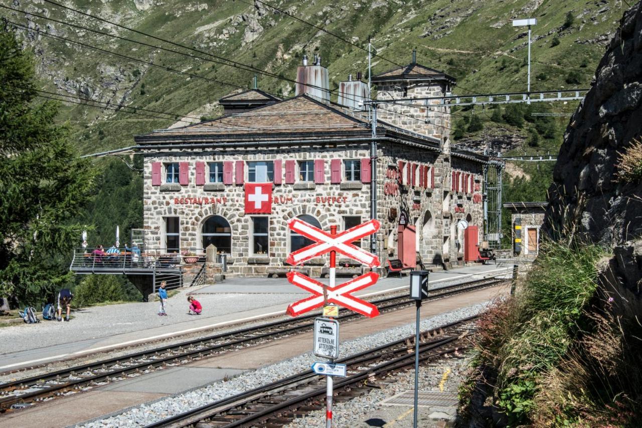 Hotel Bed & Rooms , Corte Rossa -1 Min Walk To Bernina Express Tirano Exterior foto
