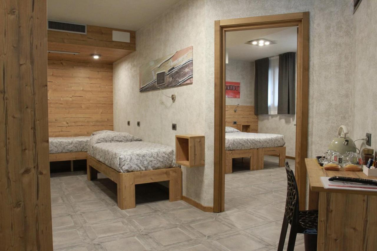 Hotel Bed & Rooms , Corte Rossa -1 Min Walk To Bernina Express Tirano Exterior foto