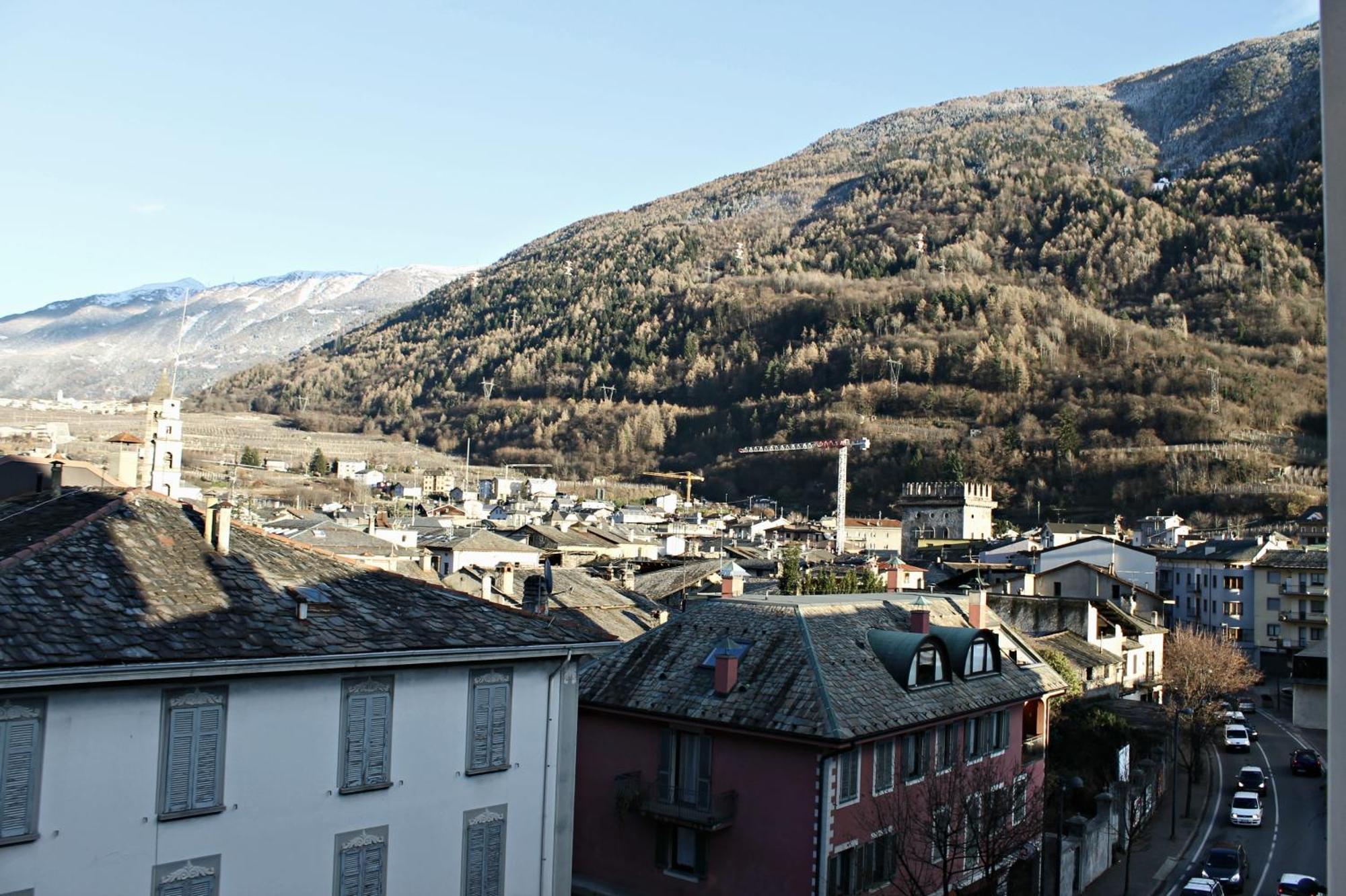 Hotel Bed & Rooms , Corte Rossa -1 Min Walk To Bernina Express Tirano Exterior foto