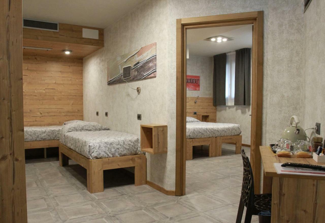 Hotel Bed & Rooms , Corte Rossa -1 Min Walk To Bernina Express Tirano Exterior foto